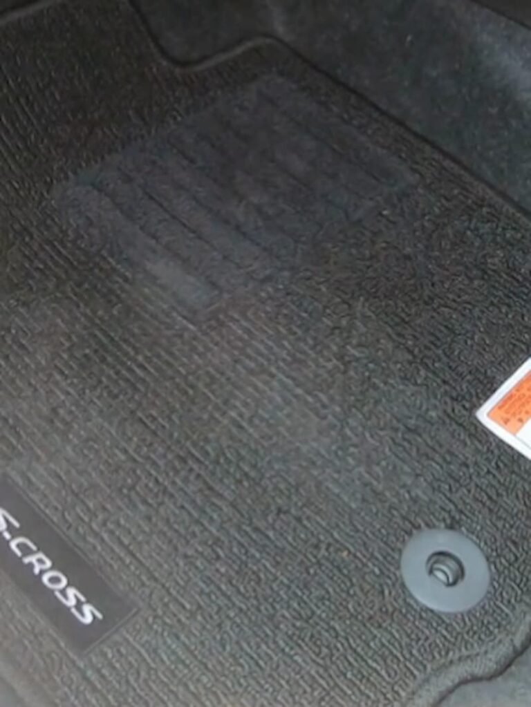 Suzuki S-Cross interieur na interieurdetail - schone automatten & tapijten - auto detailing interieur Machelen